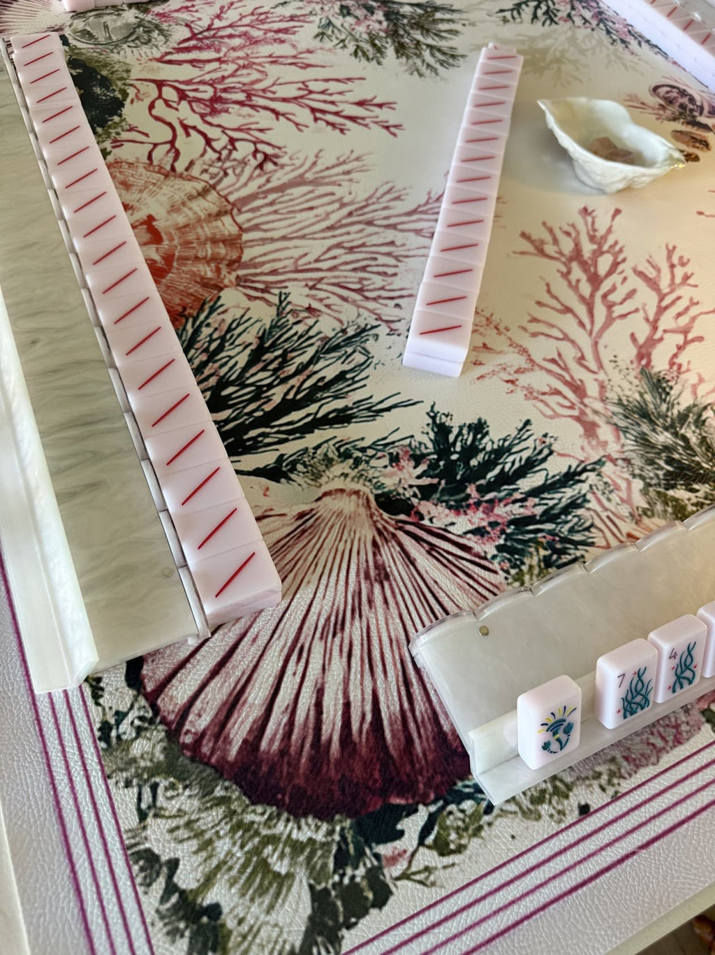 Shirley mahjong mat shell border detail