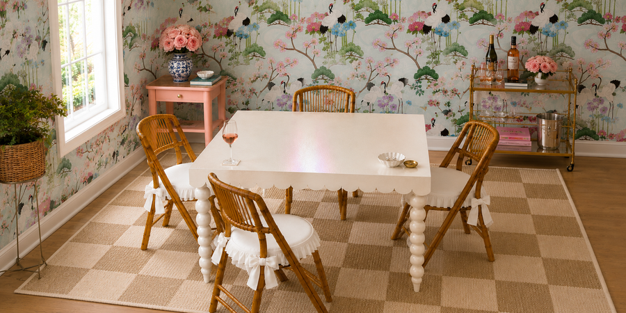 Sue Adores a Scallop table, photo 2